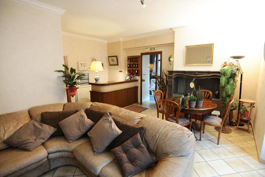 Les Negociants Hotel Pontgibaud Eksteriør billede